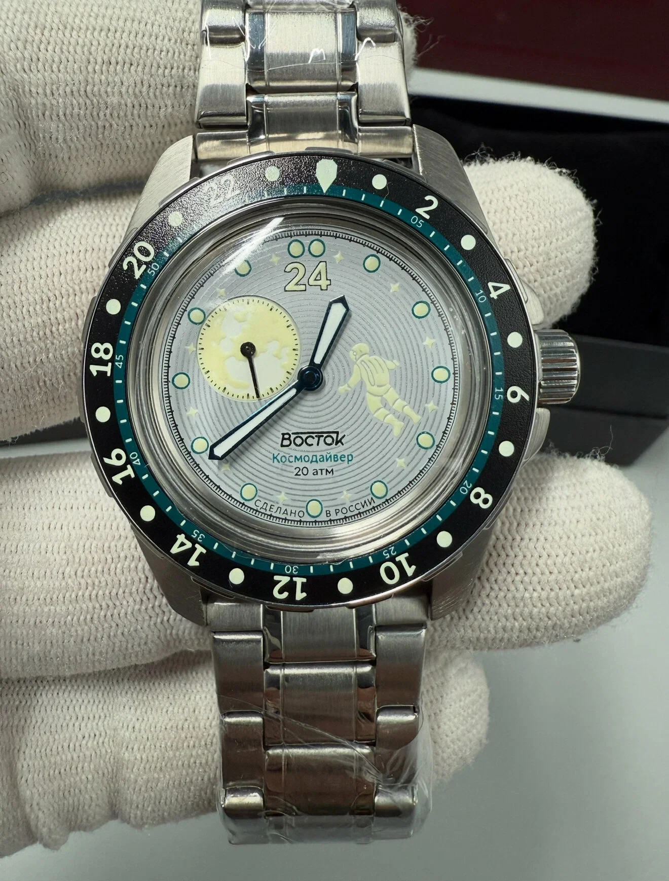 Vostok Amphibia 14039G Cosmodiver Luna Moon Dude Watch [Exclusive] - Image 4