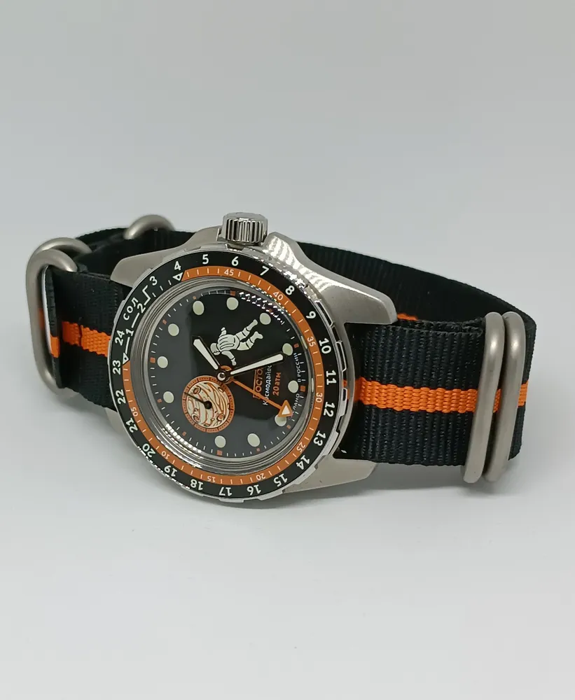 Vostok Amphibia 14090V CosmoDiver Mars Watch - Image 6