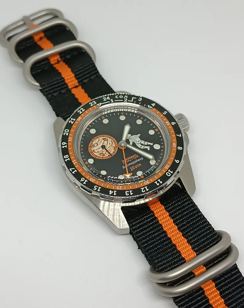Vostok Amphibia 14090V CosmoDiver Mars Watch - Image 7