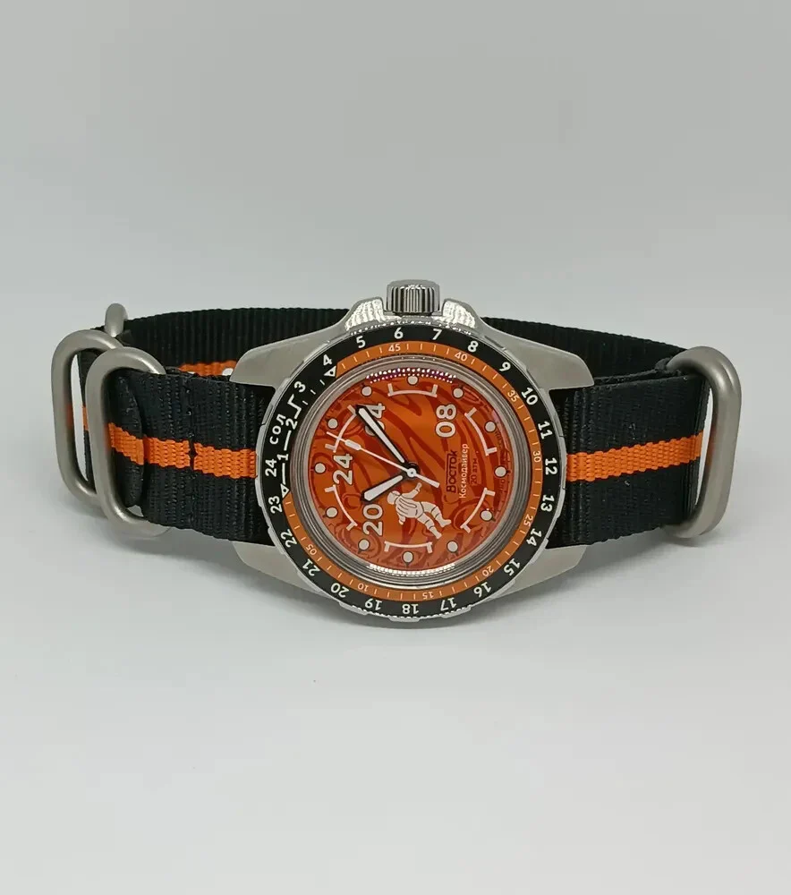 Vostok Amphibia 14091V CosmoDiver Mars 24-Hour Watch - Image 3