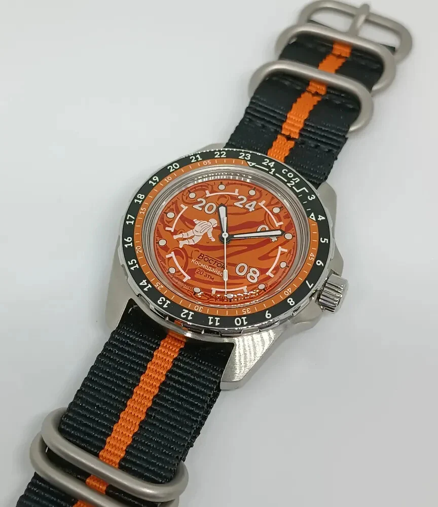 Vostok Amphibia 14091V CosmoDiver Mars 24-Hour Watch - Image 4