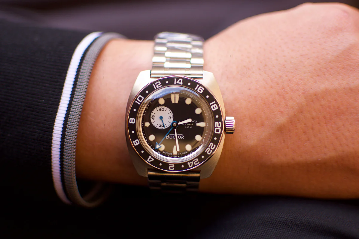 Vostok Amphibia 17037B GMT Batman Watch - Image 6