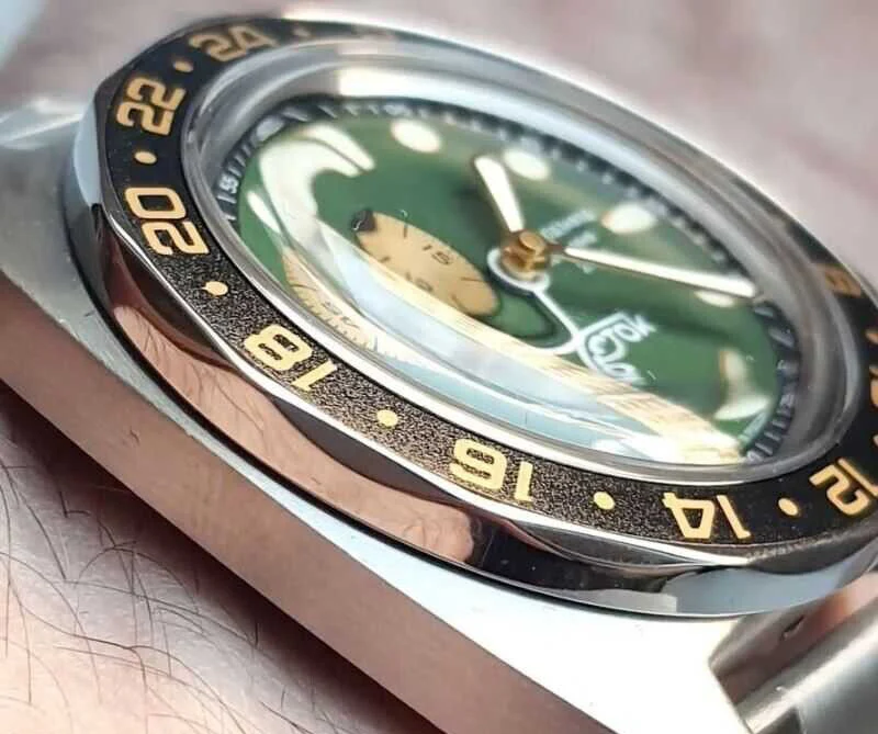 Vostok Amphibia 17099B GMT Batman Watch - Image 3