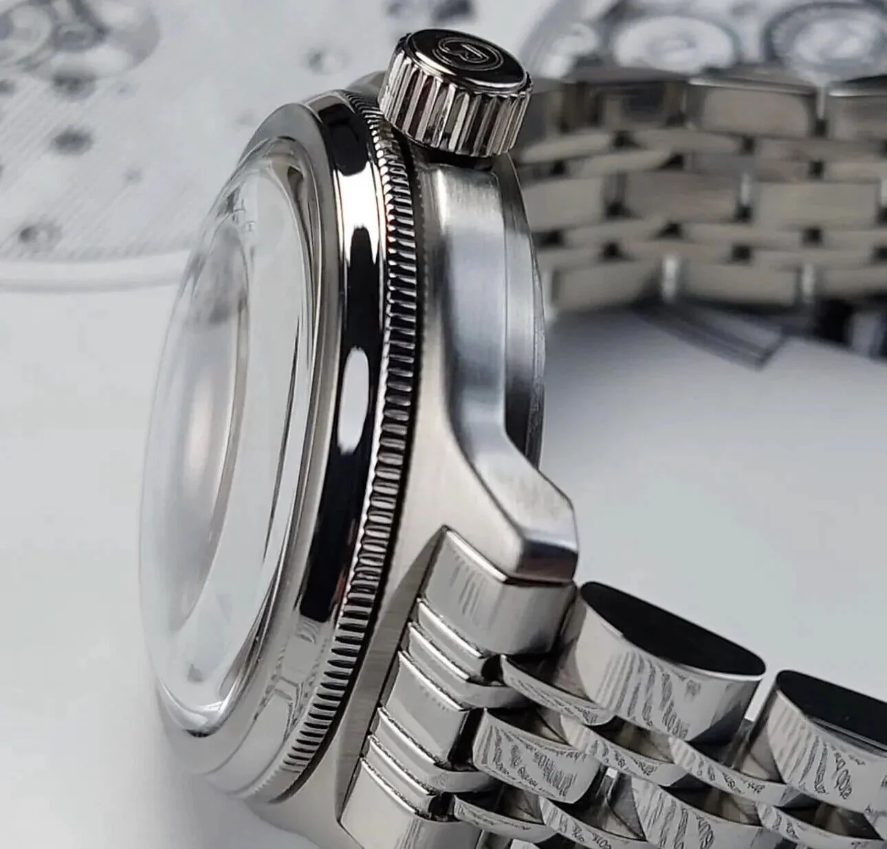 Vostok Amphibia 720890 Tank Premium Watch [Exclusive] - Image 7